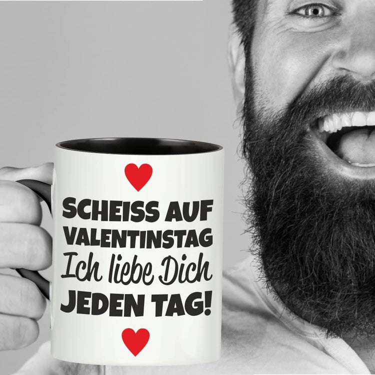 Schwarze Tasse - Scheiß auf Valentinstag - Ich liebe Dich jeden Tag