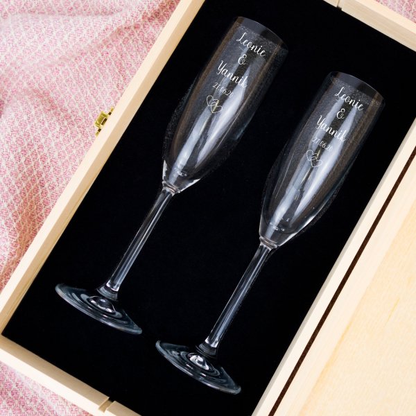 Sektglas-Hochzeitskiste für immer mit 2 gravierten Sektgläsern