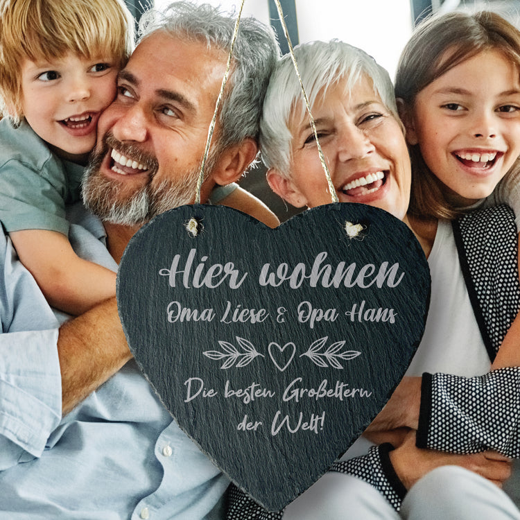 Personalisierbares Schieferherz -  Hier wohnen Oma & Opa
