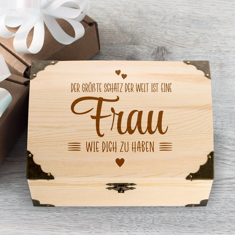 Schatztruhe mit Gravur Der größte Schatz der Welt ... Frau