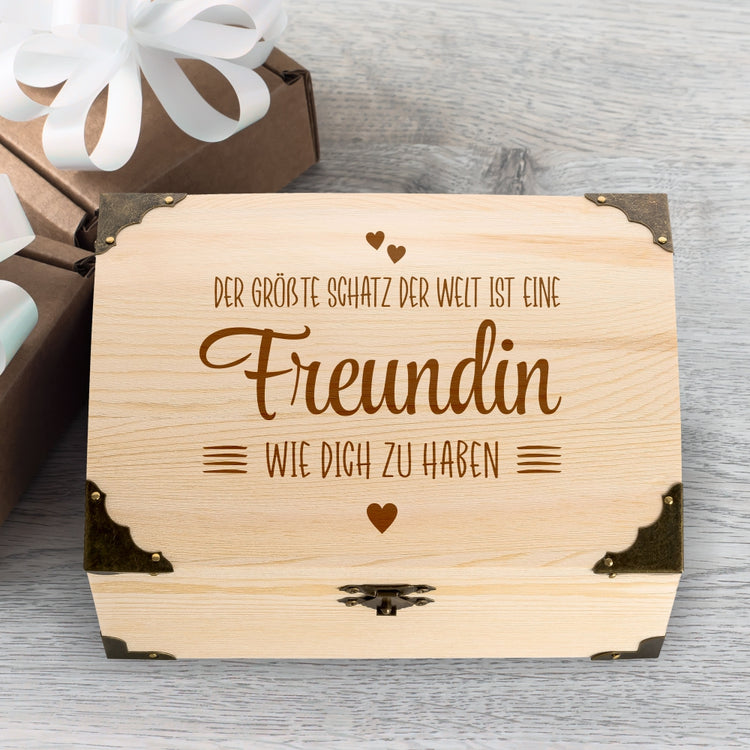 Schatztruhe mit Gravur Der größte Schatz der Welt ... Freundin