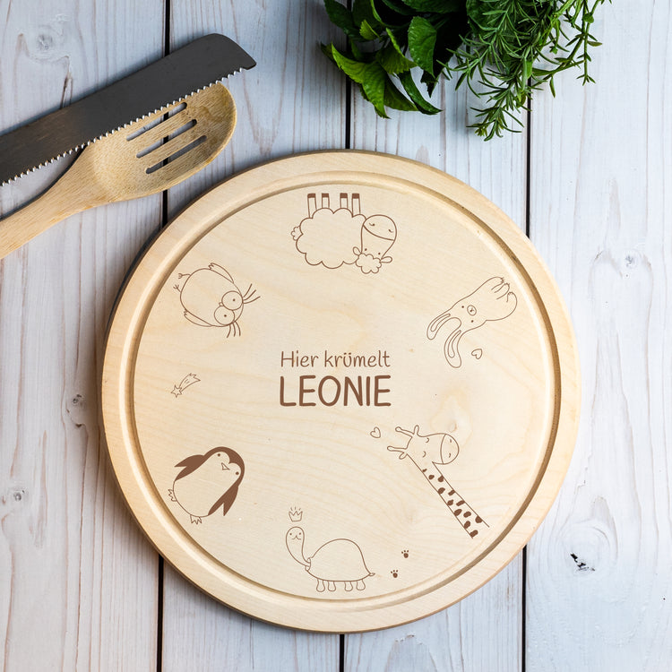 Schneidebrett rund - Hier krümelt mit Wunschname