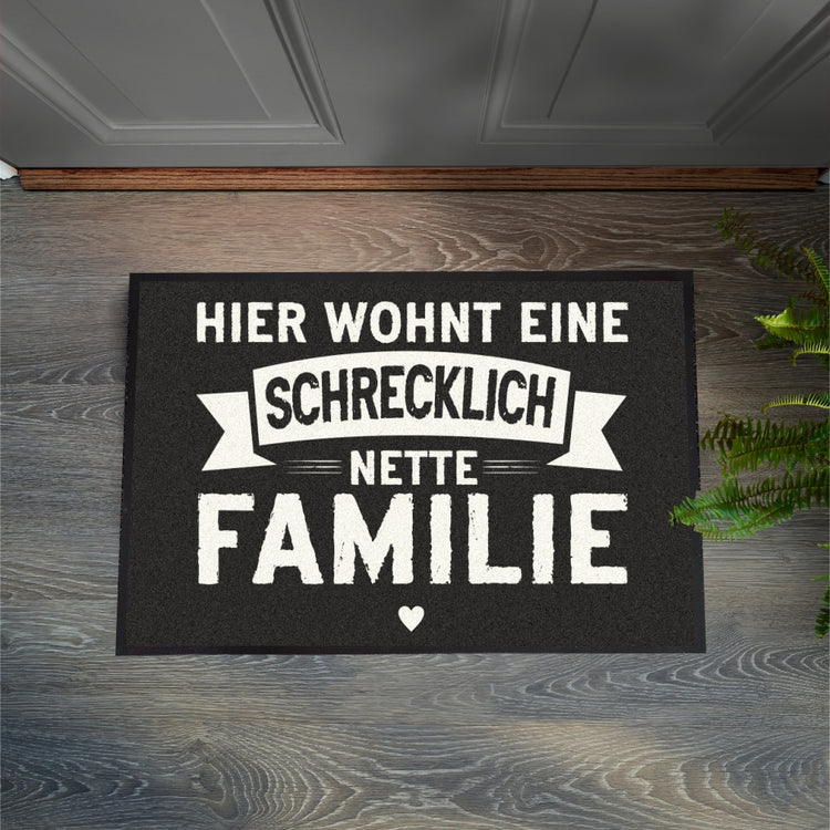 Fußmatte Hier wohnt eine schrecklich nette Familie