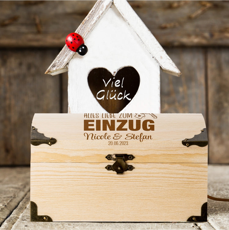Schatztruhe mit Namensgravur & Datum Einzug