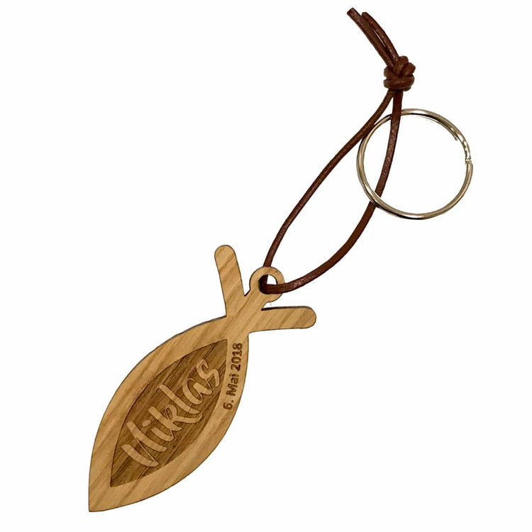 Schlüsselanhänger aus Holz zur Konfirmation - personalisiert (Fisch)