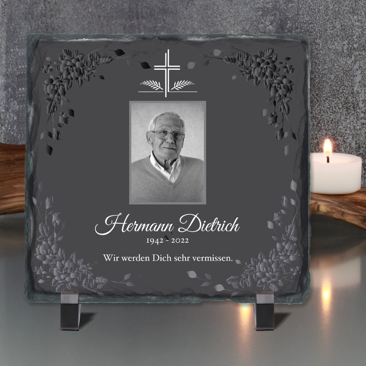 Schiefertafel mit Fotodruck - personalisiert mit Namen und Datum Wir werden Dich sehr vermissen.